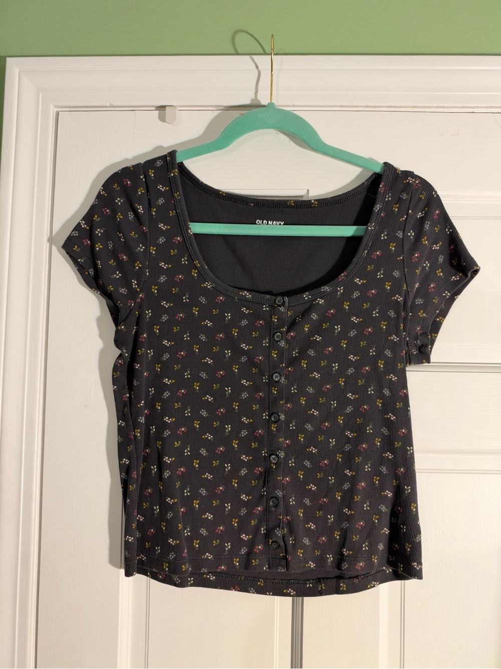 Old Navy Black Floral Button-Front Scoop Neck Tee